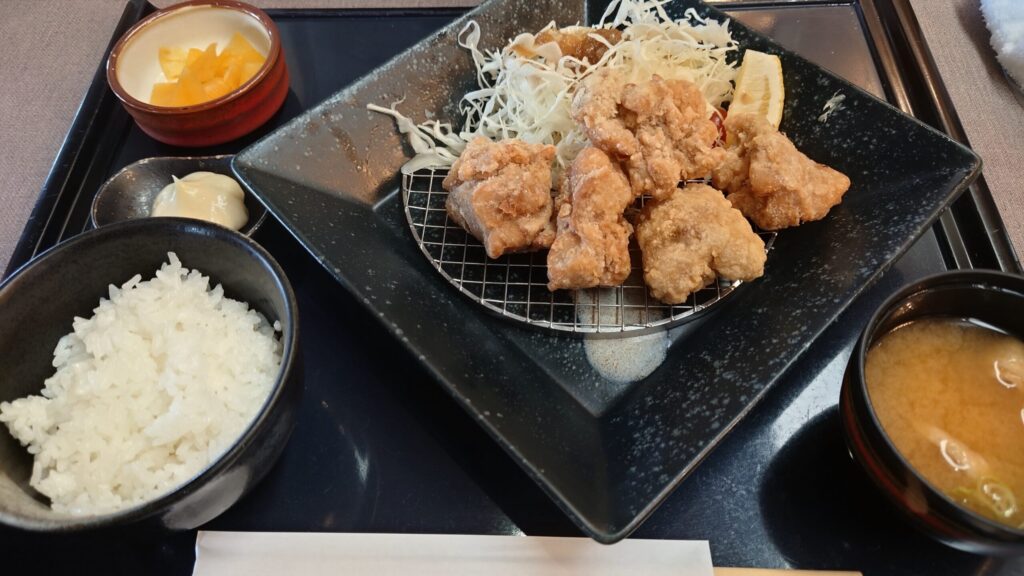 ライオンズカントリー倶楽部レストランの鶏の唐揚げ定食