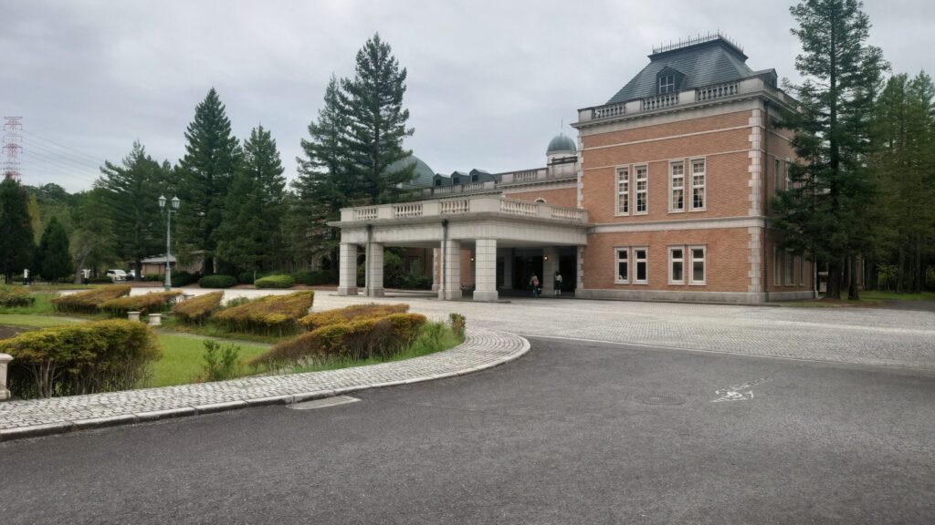 関西ゴルフ倶楽部の赤レンガ造りクラブハウス外観（兵庫県三木市）