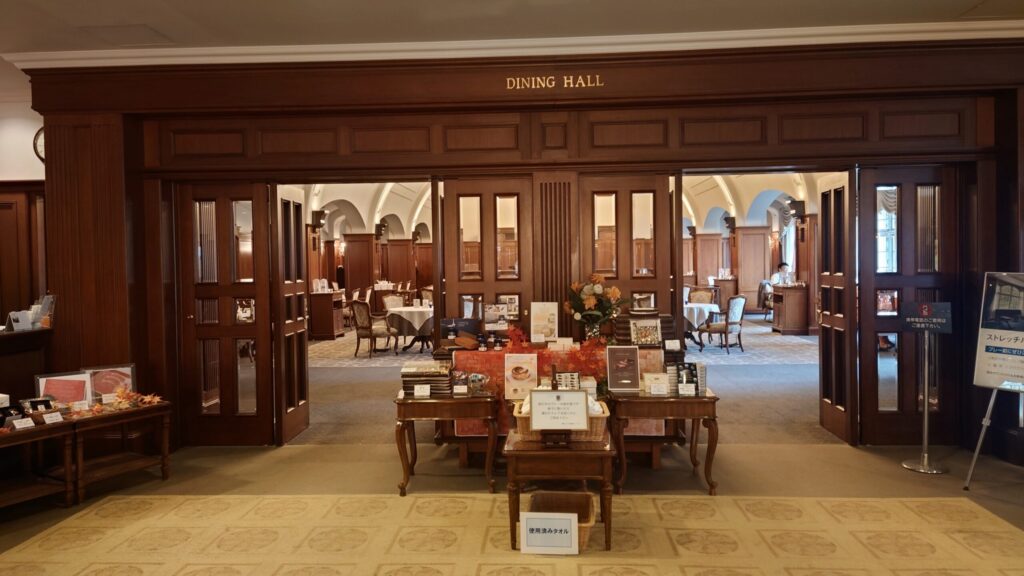 関西ゴルフ倶楽部のレストラン入口(DINING HALL)