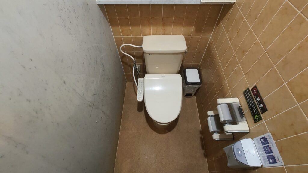 青島ゴルフ倶楽部のトイレの個室