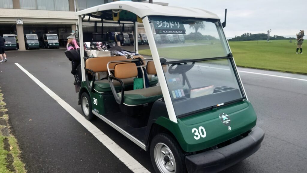 青島ゴルフ倶楽部の乗用カート