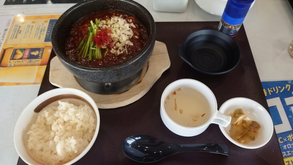 青島ゴルフ倶楽部のレストランの石焼麻婆豆腐