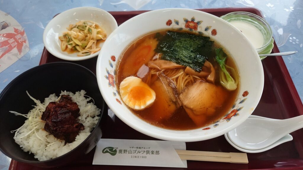 鹿野山ゴルフ倶楽部の名物 鹿野山ラーメン チャーシュー丼セット